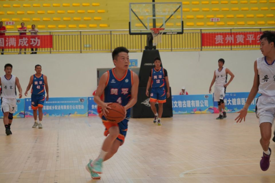 的焦点, 凭借出色的, om